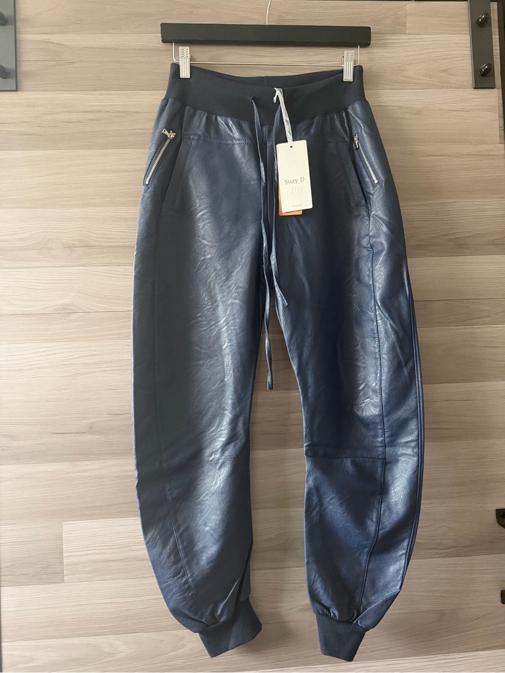 Suzy D London Made in Italy Faux Leather Jogger Pants Size M NWT